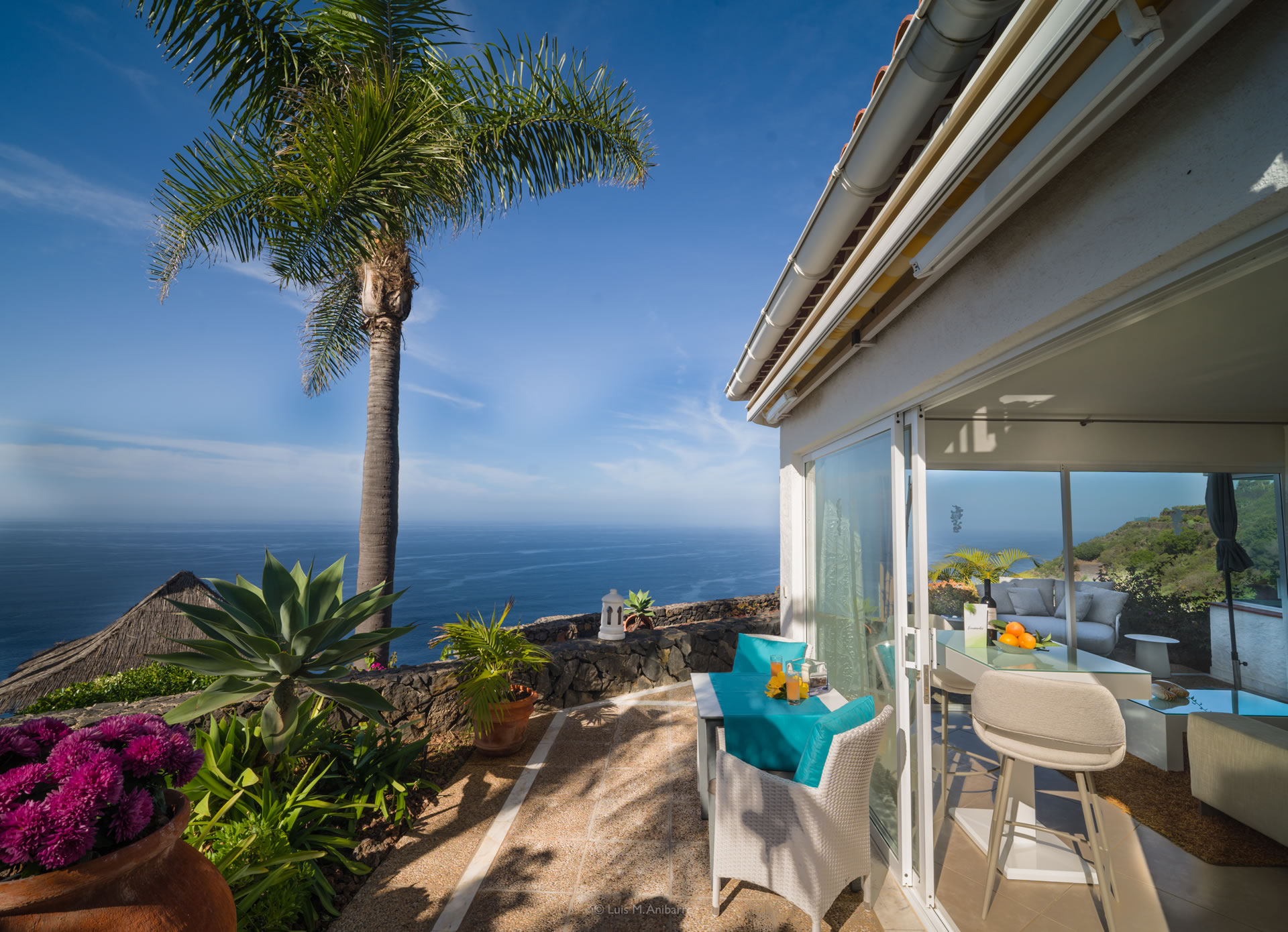 Privater Garten mit Blick auf das Meer