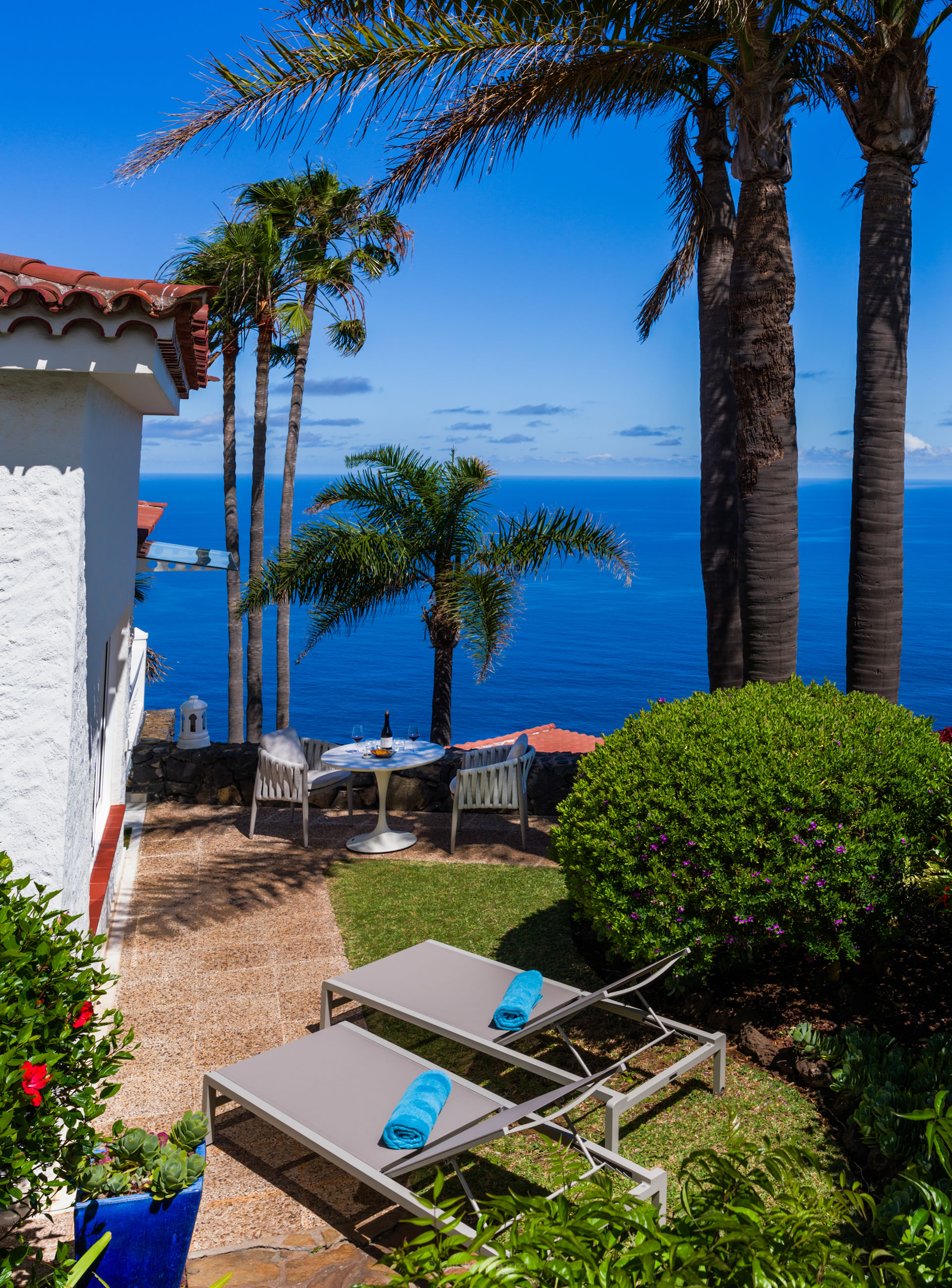Privater Garten mit Blick auf das Meer